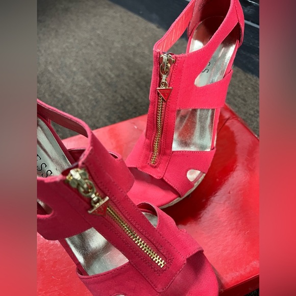 GUESS Coral Wedges - Picture 1 of 4